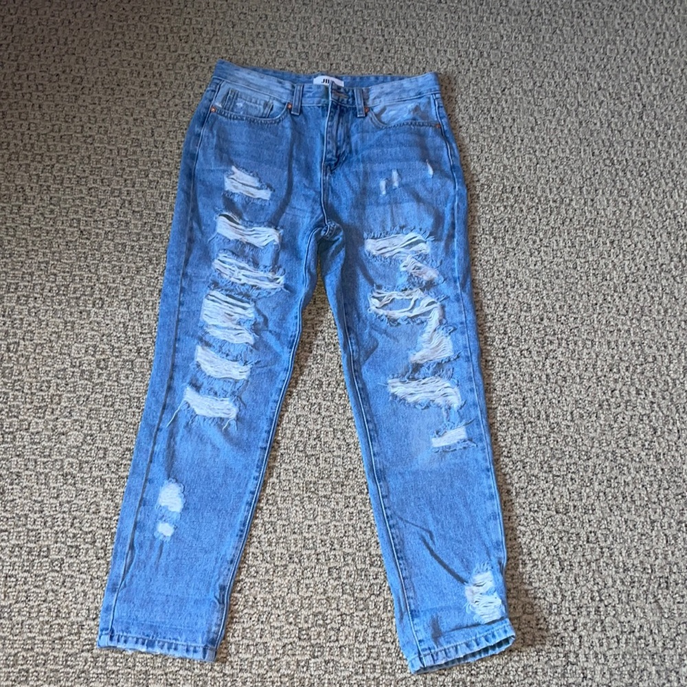 BLUE DISTRESSED JEANS